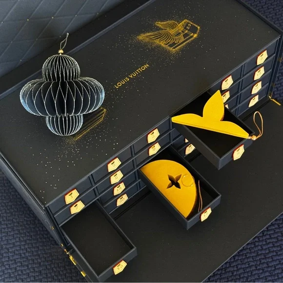 Louis Vuitton Navy and Gold Christmas calendar 2025 Box - Picture 1 of 7